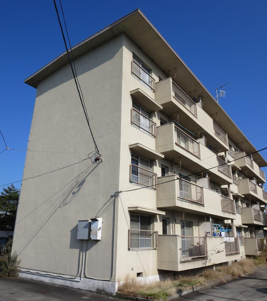 角田教職員宿舎前面