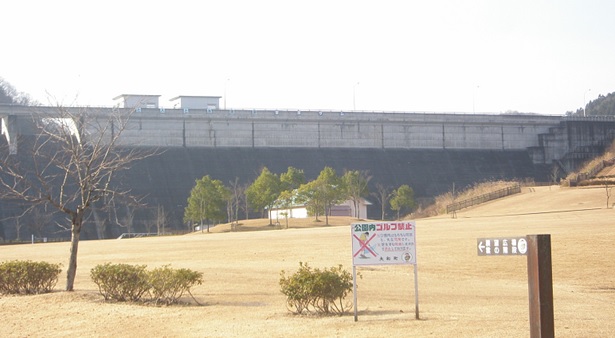 宮床ダム下流公園側全景写真