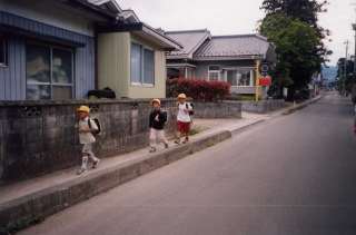 通学路沿いのブロック塀1