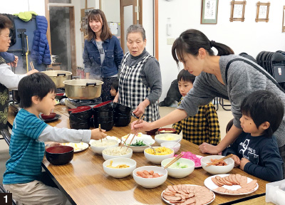 【1】地域子ども食堂「渡波たべらいん」には多くの人が集う