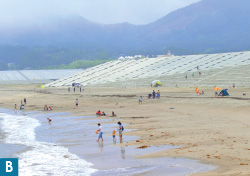 小泉海水浴場が9年ぶりの海開きの写真