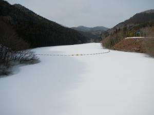 2月14日（堤体からダム湖）