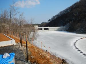 2月28日（左岸側から堤体）