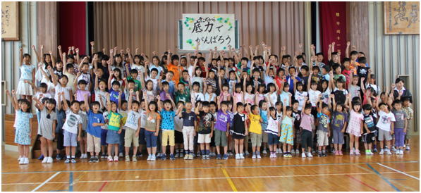 東松島市立浜市小学校の皆さんの写真です。