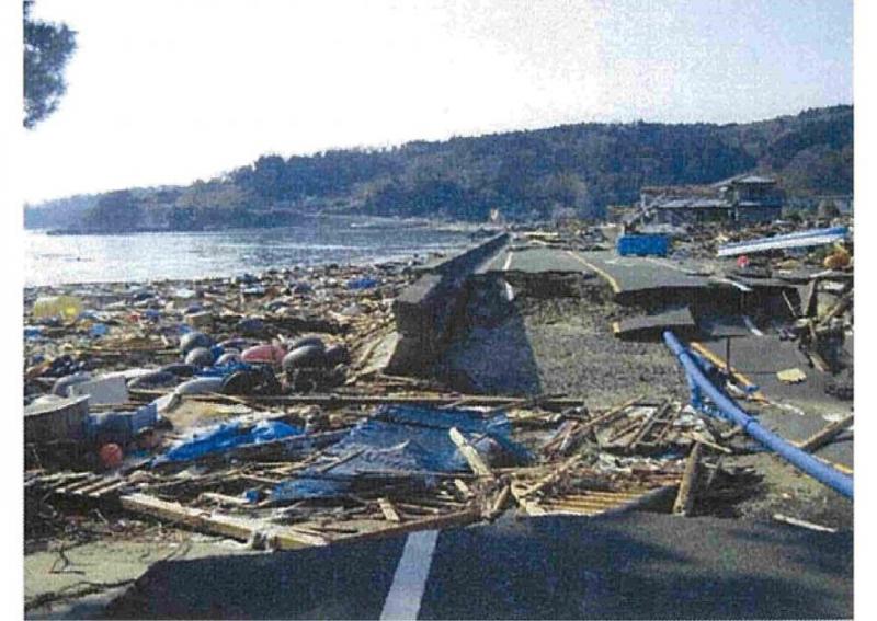 石巻鮎川線被災状況の写真1です。