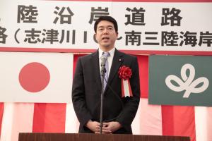 愛知治郎参議院議員挨拶の様子