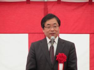 国土交通省　川瀧東北地方整備局長の祝辞の様子の写真です。