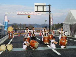 築館薬師太鼓の披露の写真です。