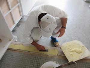 本館学生昇降口及びトイレの修繕作業2