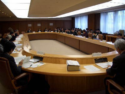 第6回公共事業評価部会の審議の様子_1