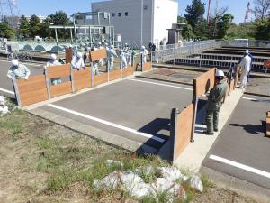 管理用道路の横断バイパス設置に係る角落とし板設置の様子
