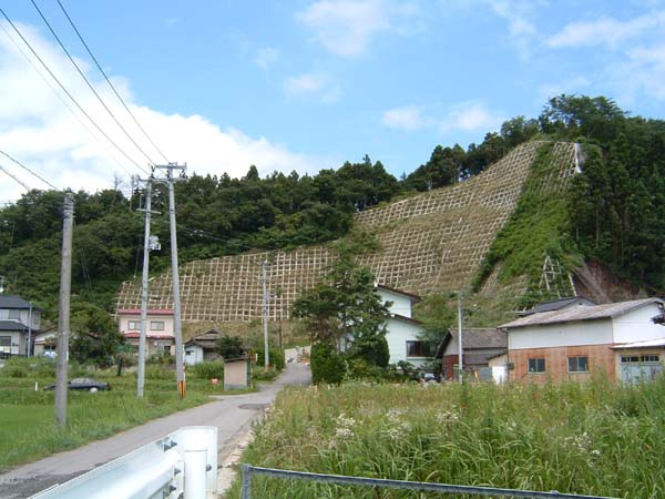 大欠山被災全景のズーム3