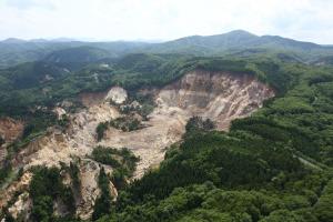 荒戸沢地すべり