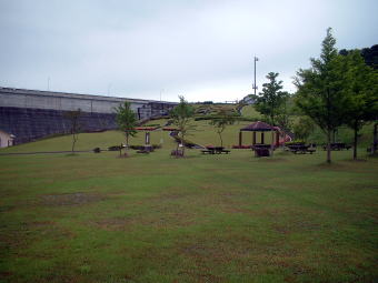 宮床ダム下流の公園のサブロー交流広場の写真です