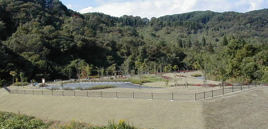 宮床ダム上流の公園のフクローの森広場の写真です