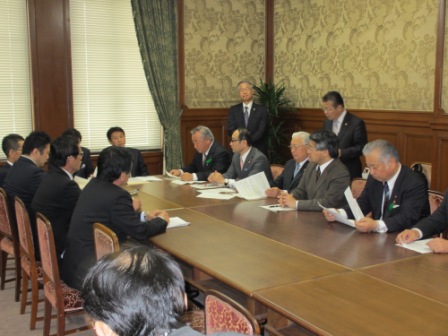 写真　震災復興に関する合同要請活動　24年4月18日　民主党(2)