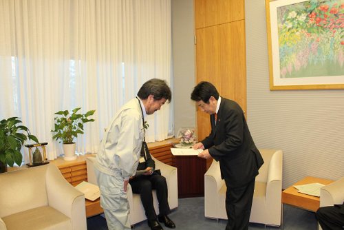 写真 枝野長官要請