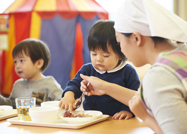 企業内保育　給食