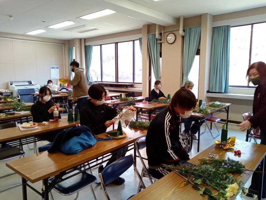 イチゴの親株定植作業