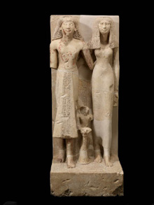 エジプトの家族の像：ネブセニと妻バケット、その息子
