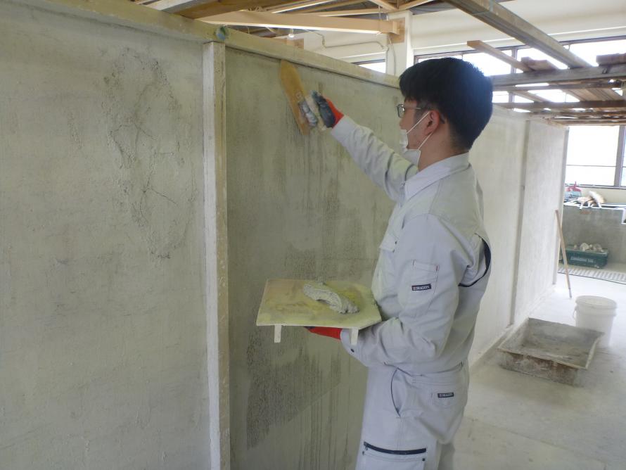 鏝塗り作業