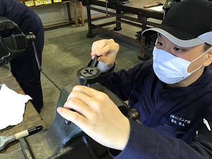 ダイス作業をしている様子