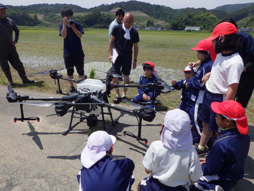 農業用ドローン見学の様子