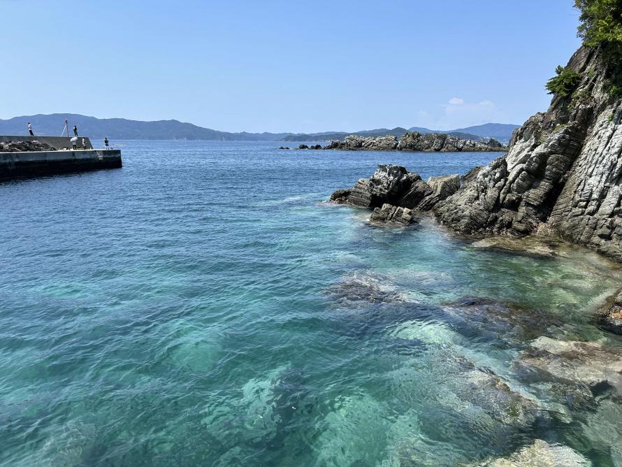 荒藪浜の透き通る海