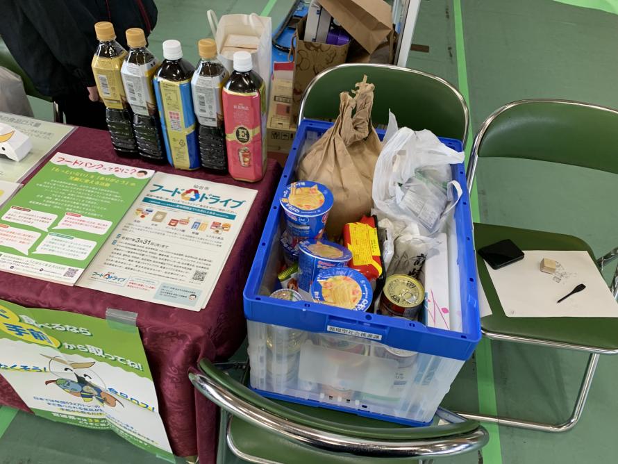 写真：フードドライブで集まった寄付食品