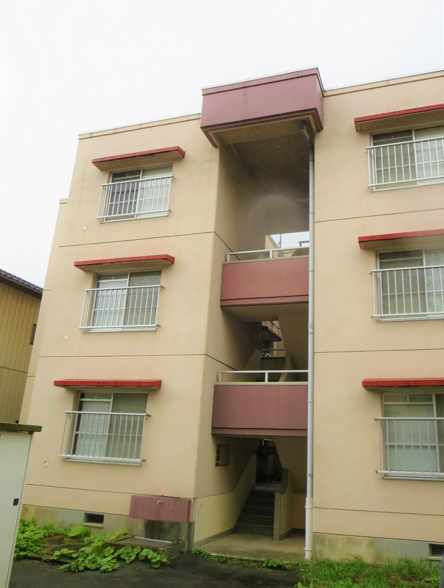 南気仙沼教職員宿舎背面