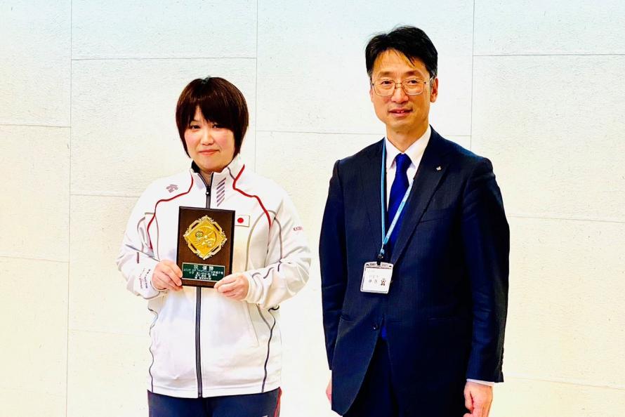 伊藤副知事と尾形まみ選手