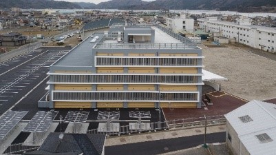 外観(西面・ルーバー)