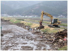 石巻市大瓜地区農地災害廃棄物撤去作業写真3