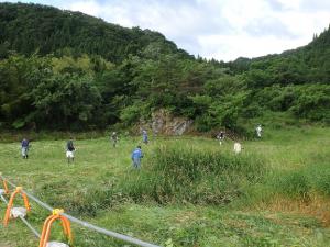 川渡地域づくり委員会の活動状況・河川敷の除草