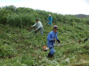 川渡地域づくり委員会の活動状況草刈の画像1